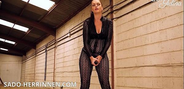  Lutsch den fetten BBC Strapon der Spandex Catsuit Herrin Lady Julina